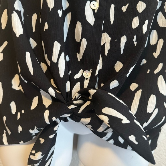 Nine West Plus Size Sleeveless Blouse - Picture 8 of 8